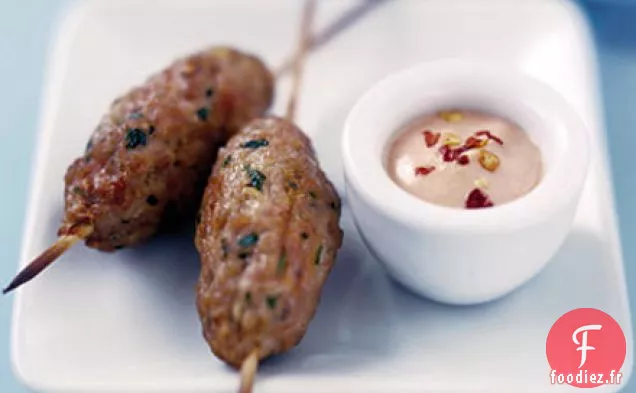 Mini brochettes avec trempette thaïlandaise épicée