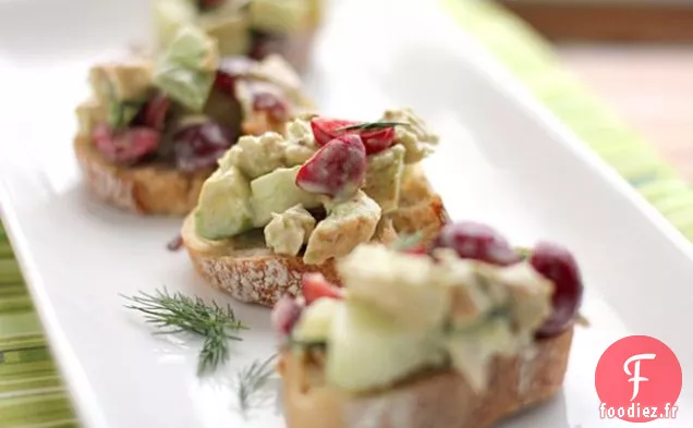 Salade De Poulet D'Été Aux Avocats et Cerises