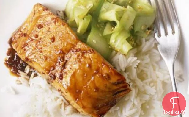 Teriyaki de saumon grillé avec salade de concombre