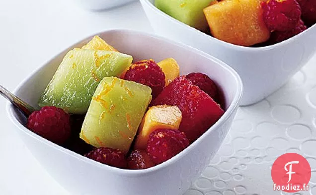 Tasses de melon, d'orange et de framboise