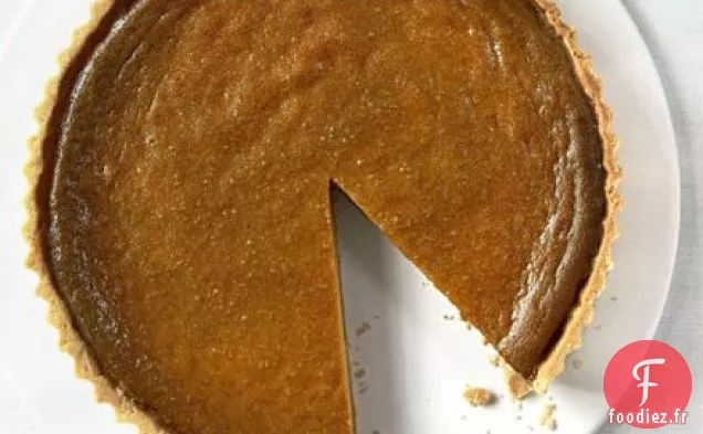 Tarte classique à la citrouille à la crème de noix de pécan et à l'érable