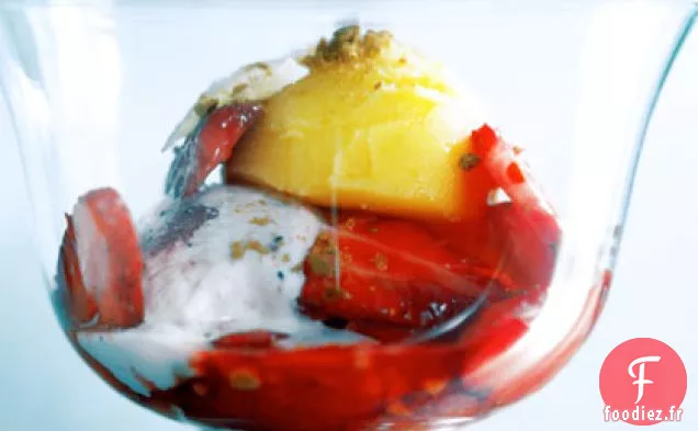 Parfaits à la Fraise et à la Mangue avec Garniture au Gingembre