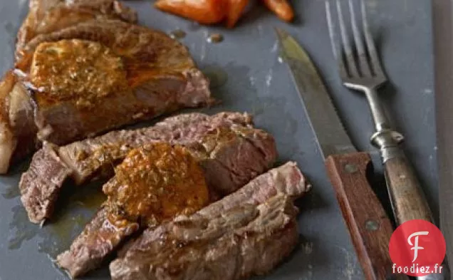 Surlonge au beurre épicé, salade d'échalotes, carottes rôties et purée