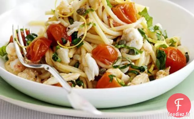 Spaghetti au crabe, tomates cerises et basilic