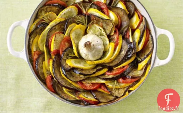 Légumes d'été rôtis en couches