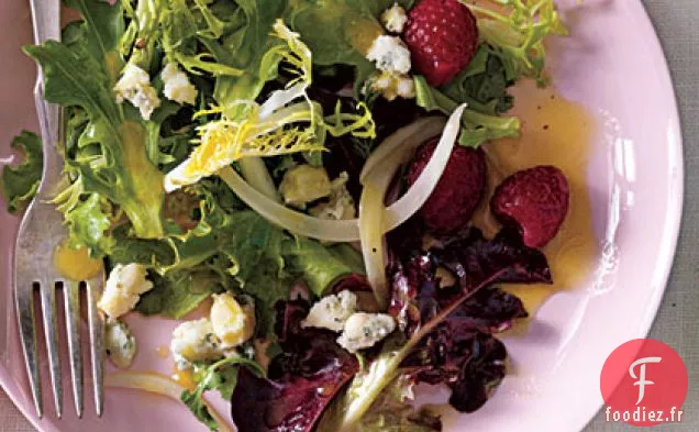 Salade d'oignons Marinés, de Fromage Bleu et de Baies