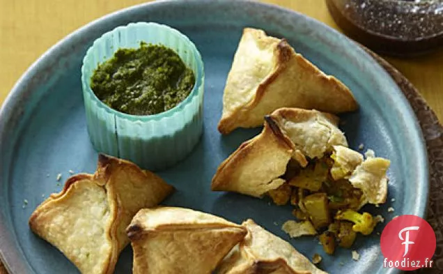 Samoussas Épicés de Pommes de Terre et de Chou-fleur avec deux Chutneys