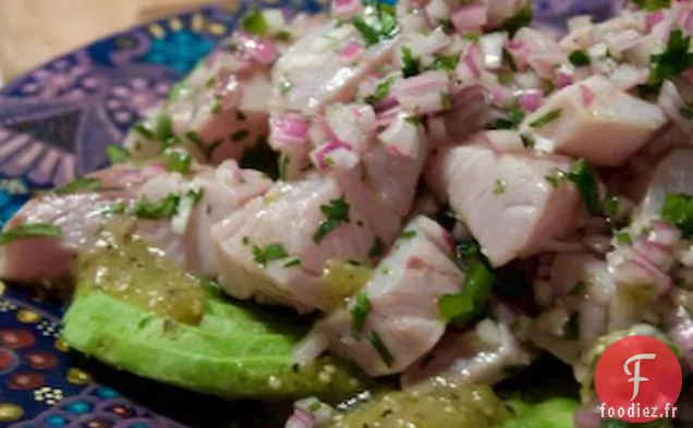 Ceviche À Queue Jaune À L'Avocat Et Sauce Tomatillo