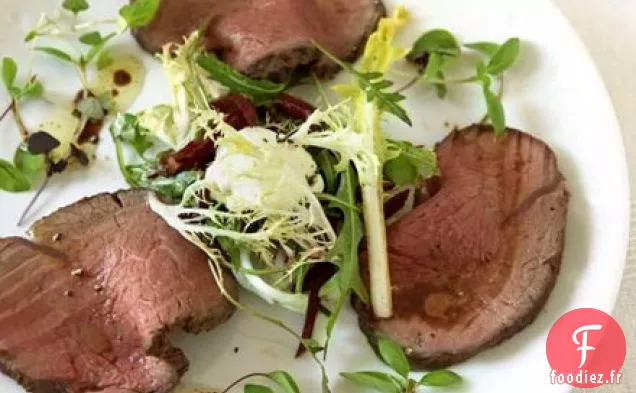 Rôti de bœuf froid avec salade de betteraves et crème de raifort