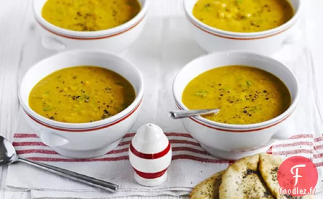 Soupe indienne de courge musquée rôtie au naan épépiné