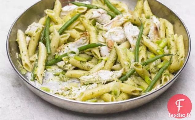 Pâtes crémeuses au poulet et au pesto de haricots verts