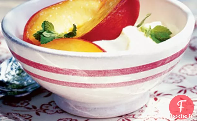 Nectarines à la crème veloutée à la vanille