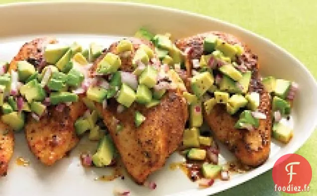 Poulet frotté À la Cayenne Et Salsa À L'Avocat