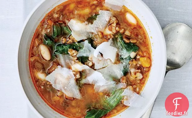 Soupe d'Épeautre Grillée à l'Escarole et Haricots Blancs