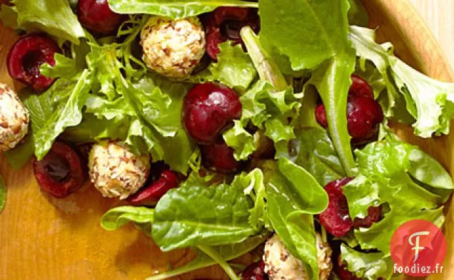 Légumes Verts Mélangés aux Cerises et Boules de Fromage Feta