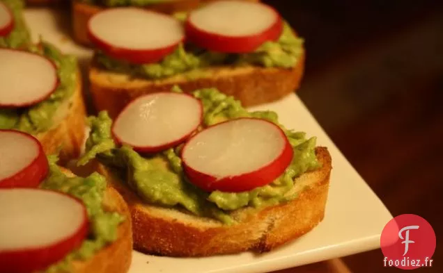 Crostini Avocat Et Radis Rose