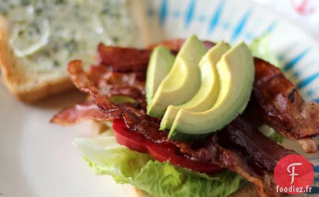 California Blt Avec Des Recettes De Mayonnaise À L'Avocat Et Au Basilic De