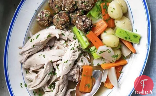 Poule au pot avec boules farcies et crème à l'ail