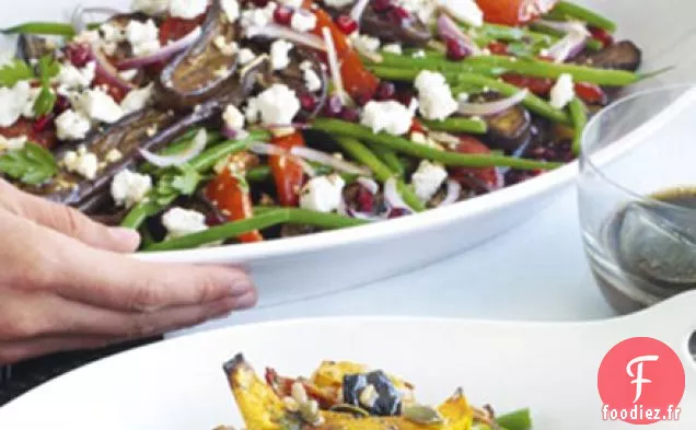 Salade de feta méditerranéenne avec vinaigrette à la grenade