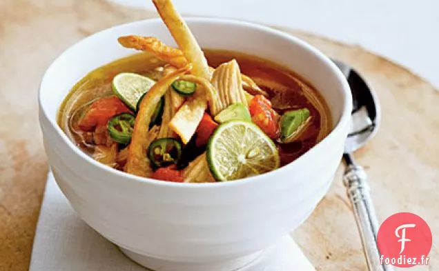 Soupe au Poulet et au Citron Vert au Yucatecan