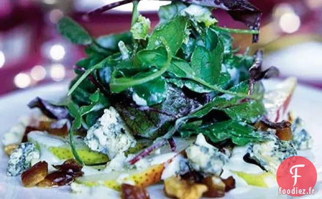 Salade de poires, dattes et noix avec vinaigrette crémeuse au stilton