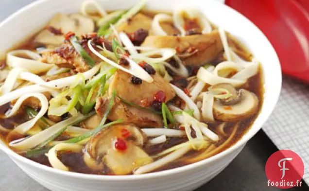 Soupe de nouilles au poulet aigre-chaud rapide et facile