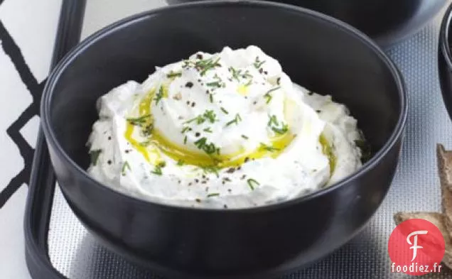 Trempette épaisse au yogourt et aux herbes