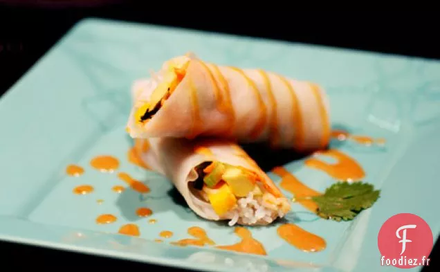 Rouleaux De Printemps À La Mangue Et À L'Avocat Avec Sauce Aux Arachides