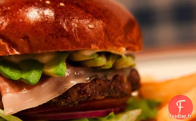 Hamburgers Farcis à l'Avocat et au Fromage Bleu
