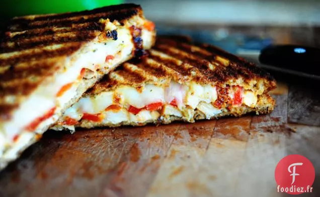Panini au Poulet Grillé et au Poivron Rouge Rôti