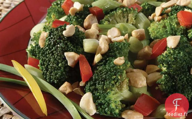 Brocoli Asiatique et Poivrons Rouges aux Arachides