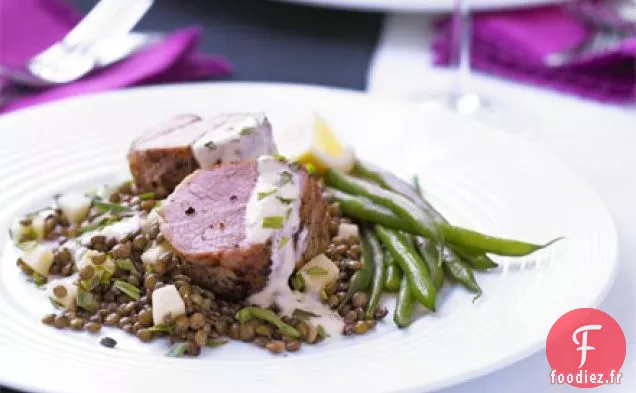 Filet de porc à la moutarde avec lentilles aux pommes et aïoli aux herbes