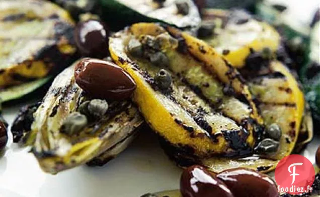 Courgettes et chicorée avec vinaigrette aux olives noires