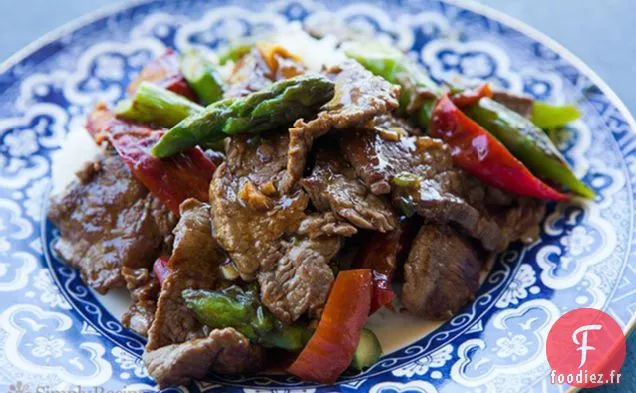 Sauté De Steak De Flanc Aux Asperges Et Au Poivron Rouge
