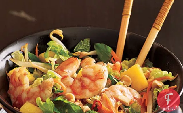Salade de Crevettes au Citron Vert avec Germes de Soja et Basilic Thaï