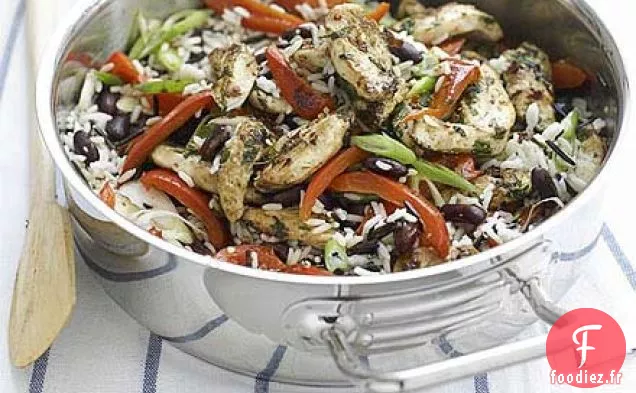 Riz frit au poulet épicé