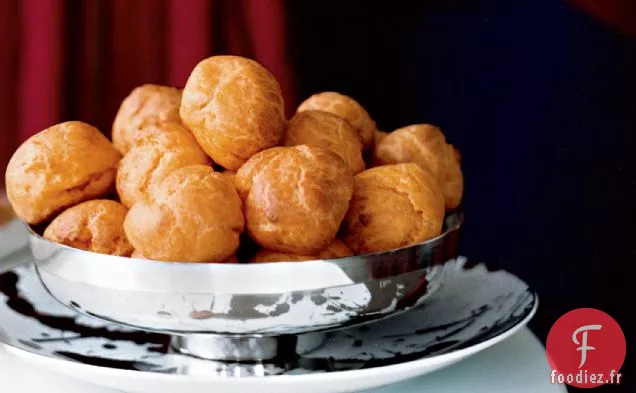 Gougères au Poivron Rouge, Ail et Pecorino