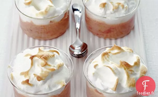 Pots de meringue à la rhubarbe et à la fraise