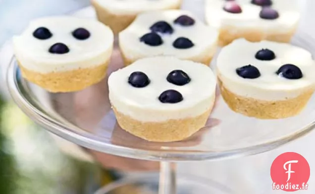 Gâteaux aux myrtilles et au citron avec garniture de gâteau au fromage