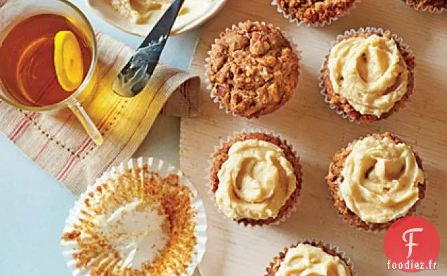 Muffins au Pain d'Épices avec Streusel Épicé et Sauce Dure Épicée