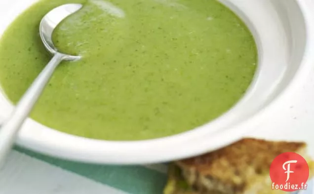 Soupe de brocoli aux toasties au fromage
