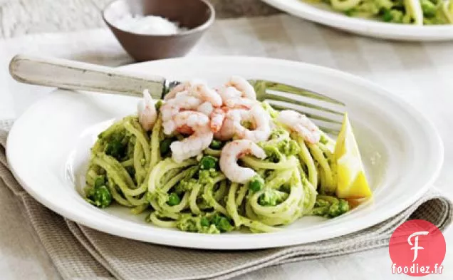 Spaghetti au pesto de pois et crevettes