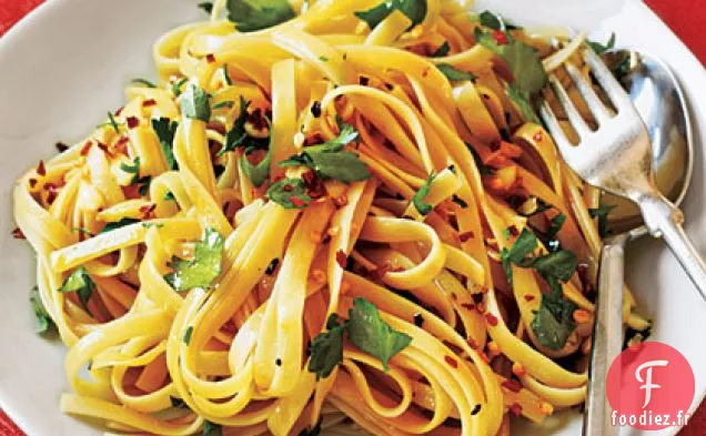 Fettuccine à l'Huile d'Olive, à l'Ail et au Poivron Rouge