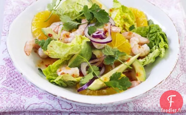 Salade de crevettes à l'orange, oignon rouge et avocat