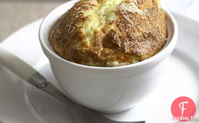Soufflés au fromage de chèvre, oignons nouveaux et persil