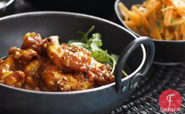Curry de crevettes et tomates à une casserole