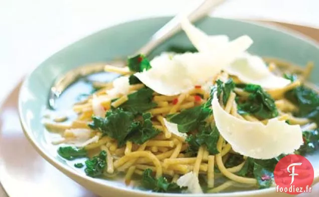 Soupe de Pâtes aux grains entiers avec Légumes verts et Parmesan