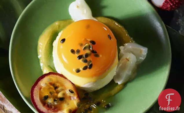 Panna cottas de litchi et de fruits de la passion