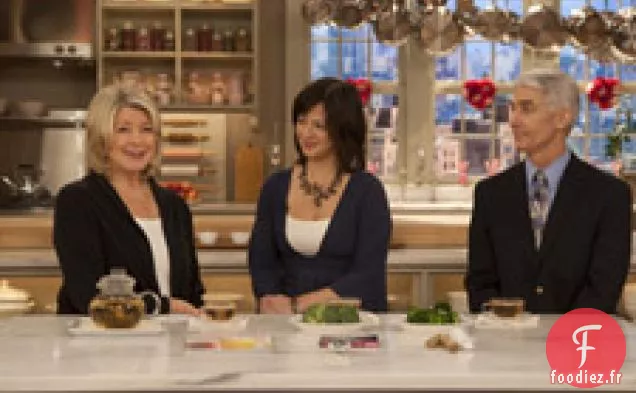 Brocoli Cuit À La Vapeur Avec Amandes, Zeste De Citron Et Flocons De Poivron Rouge