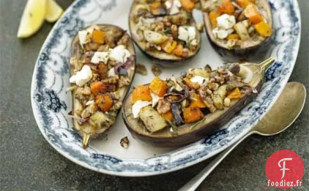 Aubergine au four farcie de potiron rôti, feta et noix avec courgettes à la menthe